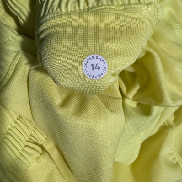 502 Lululemon Hotty Hot High-Rise Lined Short 4" Electric Lemon Size 14 - Picture 6 of 6